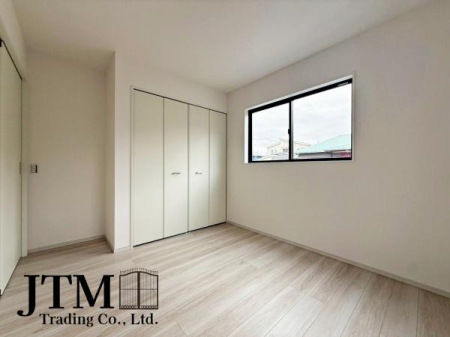 �q������ ���ʂ̂Ȃ��݌v�ƁA�v�Z���ꂽ�F�g���B���D���ȉƋ��A�[�g������ɂȂ�悤�ȁA�V���v���Ő�������Ԃł��B�u�����̍D����������Ɖf����I�v����ȕ�����T���Ă������ɂ����͂������ꎺ�ł���