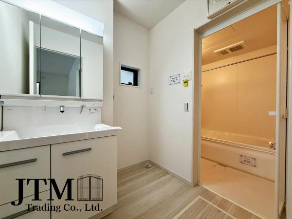 ���ʑ�E���ʏ� ���̎x�x����̃P�A���C�����悭�n�܂���ʋ�ԁB�傫�ȃ~���[�ƍL�߂̃{�E���ŁA�Ƒ��݂�Ȃ����K�Ɏg����݌v�ł��B�Q�������������ł���Ƃ�̂��鎞�Ԃ𐶂ݏo���܂��B1 ���̂͂��܂�ƏI����S�n�悭��