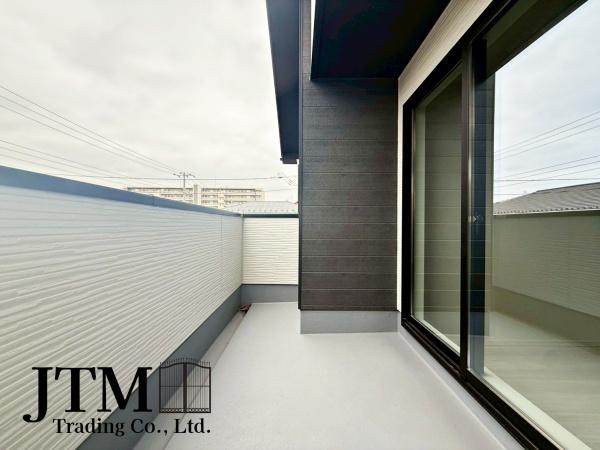 �o���R�j�[ �������������͋C�̏Z��X�ł������͂ɂ͍������������Ȃ��󂪍L���������J���������Ղ聝�z�����肪�Ղ���S�z���Ȃ��A�����ʂ��Ė��邭���K�ɉ߂����܂��B�C�����̗ǂ���������������S�n�悢�X���݂ł���