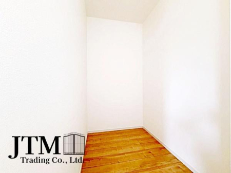 ���[ �܂�ŏ����ȕ����̂悤��WIC�t����ߗނ͂������A�o�b�O��X�q�A�G�߉Ɠd�܂ł܂Ƃ߂Ď��[�\�B���C�ɓ���̃A�C�e�����ꂩ���ɏW�߂āA�����̃R�[�f�B�l�[�g���y�����Ȃ�܂���