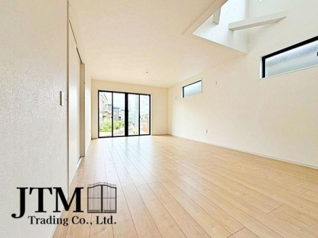 ���r���O �Z�������ł��A��������Ƒ��������ĐH�������Ē������Ƃ肠��傫���̃_�C�j���O�X�y�[�X�I�Ƒ��݂�ȂŃe�[�u�����͂ޑf�G�Ȏ��Ԃ��y����ŉ�������