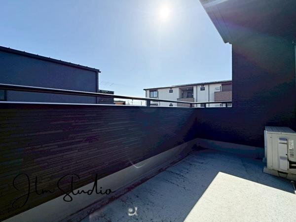 �o���R�j�[ �u�₩�ȕ����S�n�悭����������A�J���I�ȃo���R�j�[�B���̓R�[�q�[��Ў�ɐ[�ċz�A��͐���𒭂߂Ȃ���ق��ƈꑧ�B���X�̕�炵�ɂ�����Ƃ������ʊ����v���X���Ă����A����ȋ�Ԃ������ɂ͂���܂��B