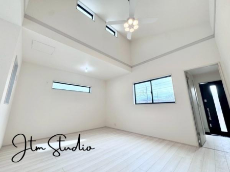 ���r���O �Z�������ł��A��������Ƒ��������ĐH�������Ē������Ƃ肠��傫���̃_�C�j���O�X�y�[�X�I�Ƒ��݂�ȂŃe�[�u�����͂ޑf�G�Ȏ��Ԃ��y����ŉ�������