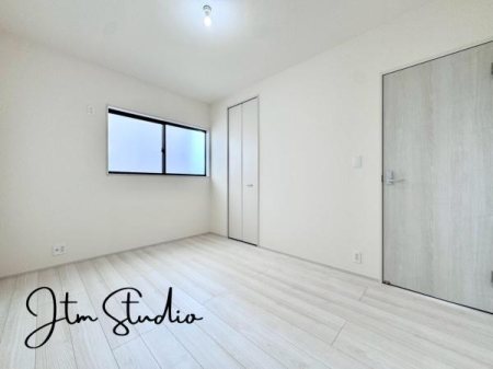 �q������ ���ʂ̂Ȃ��݌v�ƁA�v�Z���ꂽ�F�g���B���D���ȉƋ��A�[�g������ɂȂ�悤�ȁA�V���v���Ő�������Ԃł��B�u�����̍D����������Ɖf����I�v����ȕ�����T���Ă������ɂ����͂������ꎺ�ł���