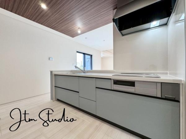 �L�b�`�� �ΖʃL�b�`���ł́A���q�l���V�Ԏp�������Ȃ��炨�������\�ł��I�ڂƖڂ������A���q�l�����S���ă��r���O�ŗV�񂾂�A�h��₨�׋���������ł��܂��ˁ􂲉Ƒ��l�^�C�������y���݂܂��傤��