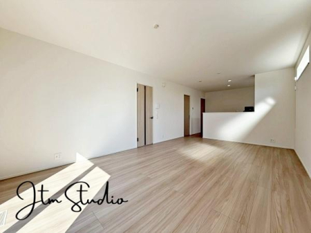 ���r���O �Z�������ł��A��������Ƒ��������ĐH�������Ē������Ƃ肠��傫���̃_�C�j���O�X�y�[�X�I�Ƒ��݂�ȂŃe�[�u�����͂ޑf�G�Ȏ��Ԃ��y����ŉ�������