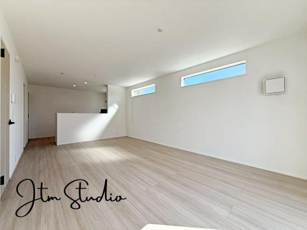 ���r���O ����̒��ő����̎��Ԃ��߂����ƂɂȂ郊�r���O�_�C�j���O�����炱���A�������₩�ȋ�Ԃł��邱�Ƃ��K�R�B�u�₩�Ȓʕ��ƍ̌��𑶕��Ɋ����鎖���o�����Ԃł���