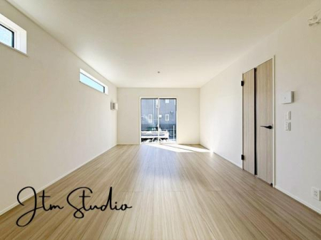 ���r���O �Ƒ������R�ƏW�܂�Ί�Ɖ�b���₦�Ȃ����r���O�́A���������Ȍ����������݁A�������Ƃ����L���Ƌ��S�n�̗ǂ������˔����Ă��܂��B