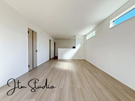 ���r���O �����ɂ݂͂�Ȃ��W���A�H���Ɗy������b���n�܂�B�b�ɖ����ɂȂ肷���āA��������Y��锼�߂��ɂȂ��Ă��܂��B����ȑ��̊Ԃ̍K�������������Ă����ꏊ�ł��肽����