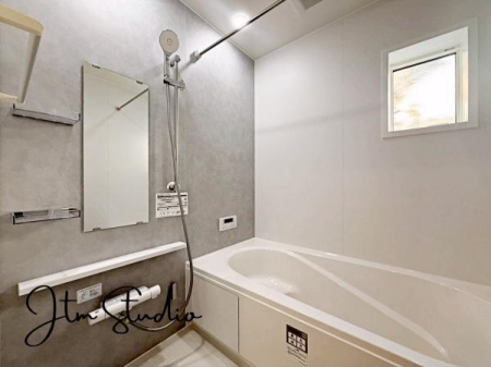 ���� �������̂���z�e���̂悤�ȍL�������������ł��B��ꂽ���ɂ͂��������߂ă����b�N�X�^�C�����y���݂����ł��ˁ������g�[�������W�������ŉJ�̓��̂������~��̗����̊������C�ɂȂ�܂���