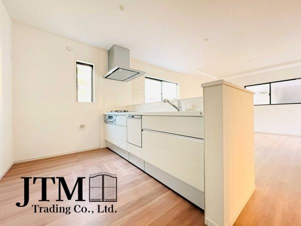 �L�b�`�� �ΖʃL�b�`���ł́A���q�l���V�Ԏp�������Ȃ��炨�������\�ł��I�ڂƖڂ������A���q�l�����S���ă��r���O�ŗV�񂾂�A�h��₨�׋���������ł��܂��ˁ􂲉Ƒ��l�^�C�������y���݂܂��傤��