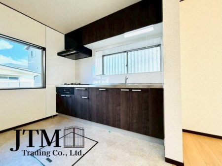 �L�b�`�� �y���t�H�[���{�H��z
�g������̗ǂ��ƃf�U�C���������˔������L�b�`���B���������ȒP�ŁA���ł������ɕۂĂ܂��B
��������̎ʐ^�͎{�H��ɂȂ�܂��B���ۂ̎d�l�Ƃ͈قȂ�ꍇ���������܂��B
