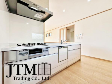 �L�b�`�� �������Ƒ��ƈꏏ�ɉ߂�����̂��ΖʃL�b�`���̖��́I�����̏o������b���Ȃ���ꏏ�ɂ��������y���ގ��Ԃ́A���R�ƏΊ炪���A�Ƒ����J��[�߂��؂ȂЂƂƂ��B�����̂������^�C������炵��L���ɍʂ�܂���