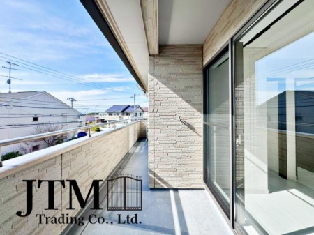 �o���R�j�[ �������������͋C�̏Z��X�ł������͂ɂ͍������������Ȃ��󂪍L���������J���������Ղ聝�z�����肪�Ղ���S�z���Ȃ��A�����ʂ��Ė��邭���K�ɉ߂����܂��B�C�����̗ǂ���������������S�n�悢�X���݂ł���