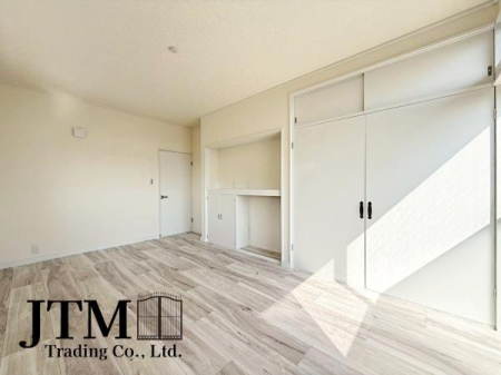 �q������ ���q�l�̐����Ƌ��Ɂu�Z�܂����v���ω����Ă����܂��B�����ɂ͎��[���������A���R�x�̍����Ƌ�̔z�u�������V���v���ȋ�Ԃł���