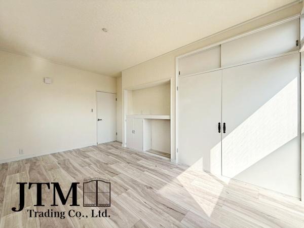 �q������ ���q�l�̐����Ƌ��Ɂu�Z�܂����v���ω����Ă����܂��B�����ɂ͎��[���������A���R�x�̍����Ƌ�̔z�u�������V���v���ȋ�Ԃł���