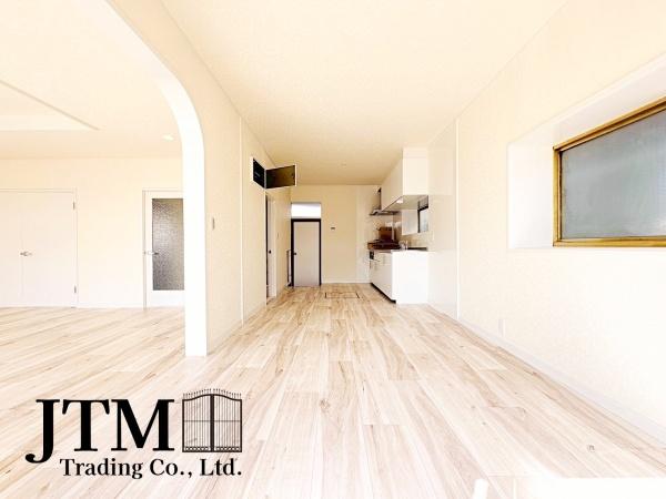 ���r���O �Z�������ł��A��������Ƒ��������ĐH�������Ē������Ƃ肠��傫���̃_�C�j���O�X�y�[�X�I�Ƒ��݂�ȂŃe�[�u�����͂ޑf�G�Ȏ��Ԃ��y����ŉ�������