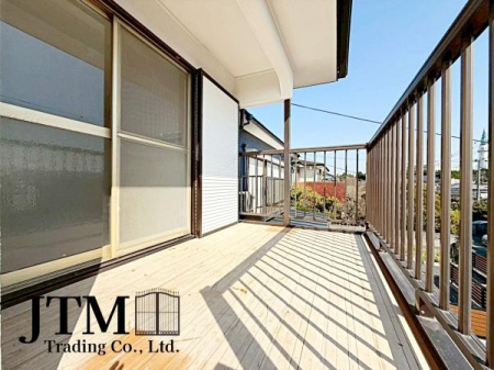 �o���R�j�[ ��ɑ傫���ʂ����o���R�j�[�͑��z�̉����ȉ�������߂������ς��󂯎~�߂Ă���܂��B���z�̌��Ƒu�₩�ȕ����󂯂������󕨂͂����Ƃ����ԂɊ����A��肱�ގ��ɂ͑��z�̓�����������ꂻ���ł��ˁB