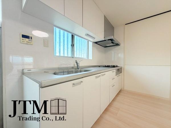 �L�b�`�� ���������薾�邳�ƒʕ��ǂ����ŉ��K�ɂ���������[���L�x�ŁA�ׁX�����������₩���΂钲�������X�b�L���Еt���L�b�`�������ł������ɕۂĂ܂���