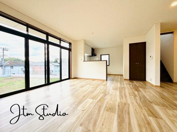 ���r���O �Ƒ������R�ƏW�܂�Ί�Ɖ�b���₦�Ȃ����r���O�́A���������Ȍ����������݁A�������Ƃ����L���Ƌ��S�n�̗ǂ������˔����Ă��܂��B