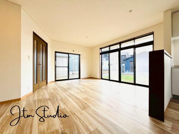 ���r���O �Z�������ł��A��������Ƒ��������ĐH�������Ē������Ƃ肠��傫���̃_�C�j���O�X�y�[�X�I�Ƒ��݂�ȂŃe�[�u�����͂ޑf�G�Ȏ��Ԃ��y����ŉ�������