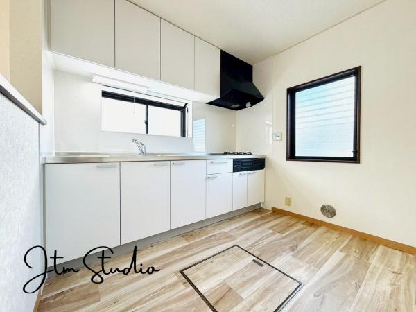 �L�b�`�� ��ƃX�y�[�X��傫���Ƃ����L�b�`�����v�w������ăL�b�`���ɗ����Ă����������₷����Ƃ肠��L���I�H��ނ���������ƕЕt�����[�͂����҂ł��܂���