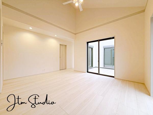 ���r���O �Ƒ������R�ƏW�܂�Ί�Ɖ�b���₦�Ȃ����r���O�́A���������Ȍ����������݁A�������Ƃ����L���Ƌ��S�n�̗ǂ������˔����Ă��܂��B