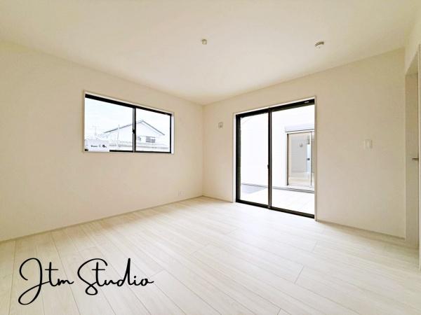 �Q�� ���邢���R�������鋏����ǂ�ȃC���e���A�ɂ���̂��l����̂��y�����ł��ˁ��傫�ȑ�����̌����ӂ�閾�邢��ԁA���S�n�ǂ��A������芰����e���̋�Ԃł���