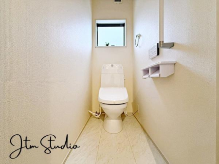 �g�C�� ��C�̊��C�Ƒ�����̌��̖��邳�ɔz�������������̂���g�C�����������̍D���ȃA���}��F���܂�u���ė���������Ԃ����o�A��l�ɂȂ���Ԃł�����A�����b�N�X�������ł��ˁ�