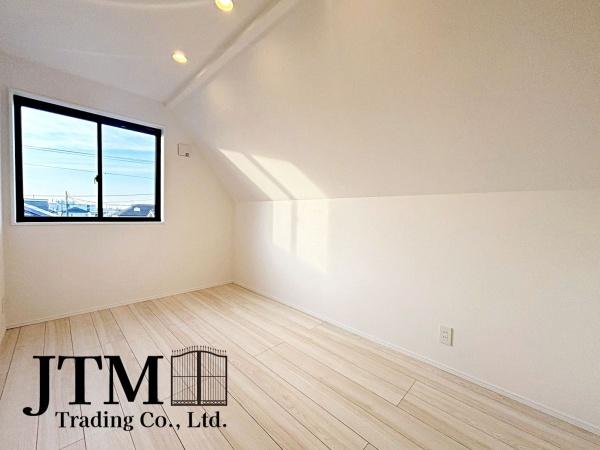 �q������ ���q�l�̐����Ƌ��Ɂu�Z�܂����v���ω����Ă����܂��B�����ɂ͎��[���������A���R�x�̍����Ƌ�̔z�u�������V���v���ȋ�Ԃł���