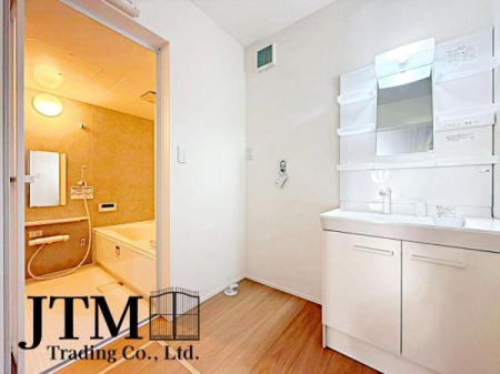 ���ʑ�E���ʏ� ���̎x�x����̃P�A���C�����悭�n�܂���ʋ�ԁB�傫�ȃ~���[�ƍL�߂̃{�E���ŁA�Ƒ��݂�Ȃ����K�Ɏg����݌v�ł��B�Q�������������ł���Ƃ�̂��鎞�Ԃ𐶂ݏo���܂��B1 ���̂͂��܂�ƏI����S�n�悭��