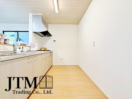 �L�b�`�� �������Ƒ��ƈꏏ�ɉ߂�����̂��ΖʃL�b�`���̖��́I�����̏o������b���Ȃ���ꏏ�ɂ��������y���ގ��Ԃ́A���R�ƏΊ炪���A�Ƒ����J��[�߂��؂ȂЂƂƂ��B�����̂������^�C������炵��L���ɍʂ�܂���