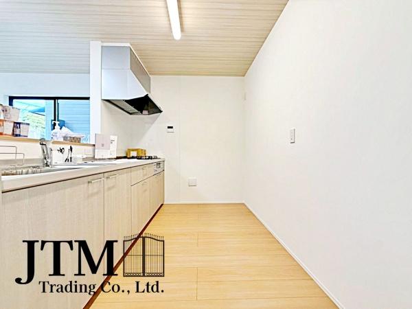 �L�b�`�� �������Ƒ��ƈꏏ�ɉ߂�����̂��ΖʃL�b�`���̖��́I�����̏o������b���Ȃ���ꏏ�ɂ��������y���ގ��Ԃ́A���R�ƏΊ炪���A�Ƒ����J��[�߂��؂ȂЂƂƂ��B�����̂������^�C������炵��L���ɍʂ�܂���