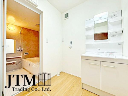 ���ʑ�E���ʏ� ���̎x�x����̃P�A���C�����悭�n�܂���ʋ�ԁB�傫�ȃ~���[�ƍL�߂̃{�E���ŁA�Ƒ��݂�Ȃ����K�Ɏg����݌v�ł��B�Q�������������ł���Ƃ�̂��鎞�Ԃ𐶂ݏo���܂��B1 ���̂͂��܂�ƏI����S�n�悭��