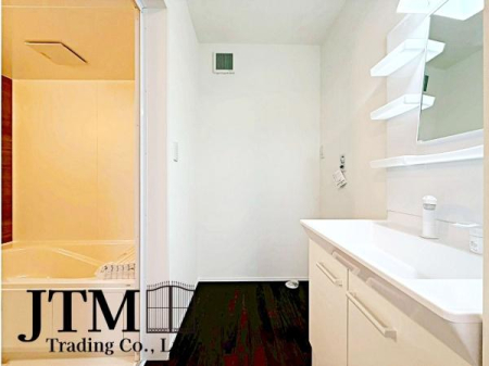 ���ʑ�E���ʏ� ���̎x�x����̃P�A���C�����悭�n�܂���ʋ�ԁB�傫�ȃ~���[�ƍL�߂̃{�E���ŁA�Ƒ��݂�Ȃ����K�Ɏg����݌v�ł��B�Q�������������ł���Ƃ�̂��鎞�Ԃ𐶂ݏo���܂��B1 ���̂͂��܂�ƏI����S�n�悭��