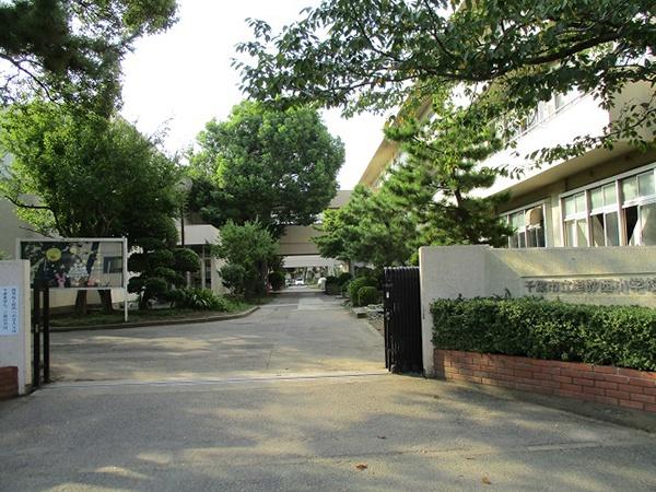 ���ӊ� �y���w�Z�z��t�s���^�������w�Z�F700m