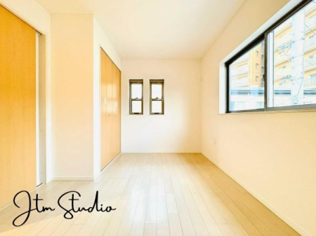 �q������ ���q�l�̐����Ƌ��Ɂu�Z�܂����v���ω����Ă����܂��B�����ɂ̓N���[�[�b�g���������A���R�x�̍����Ƌ�̔z�u�������V���v���ȋ�Ԃł���