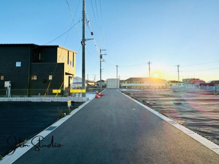 ���̑����n ���ꂵ���w�k�������œ��X�̈ړ���ʋ΂����K�ł���
�����w�Z�⏤�Ǝ{�݂��߂��A�Ƒ��݂�Ȃ���炵�₷����^�����n��q��Đ��тɂ����S�̏Z���ł��B���Ј�x���n�ł����ɂȂ��Ă���������