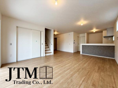 ���r���O ����̒��ő����̎��Ԃ��߂����ƂɂȂ郊�r���O�_�C�j���O�����炱���A�������₩�ȋ�Ԃł��邱�Ƃ��K�R�B�u�₩�Ȓʕ��ƍ̌��𑶕��Ɋ����鎖���o�����Ԃł���