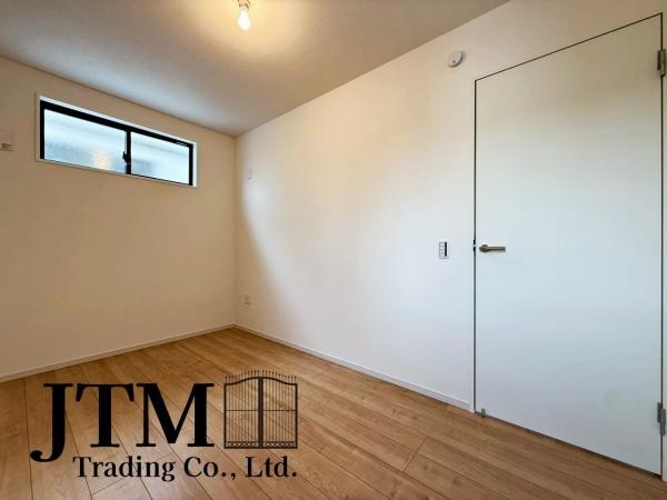 �q������ ���ʂ̂Ȃ��݌v�ƁA�v�Z���ꂽ�F�g���B���D���ȉƋ��A�[�g������ɂȂ�悤�ȁA�V���v���Ő�������Ԃł��B�u�����̍D����������Ɖf����I�v����ȕ�����T���Ă������ɂ����͂������ꎺ�ł���