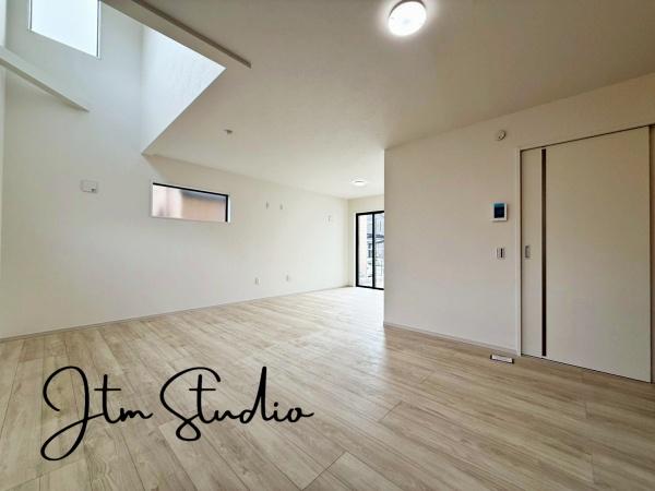 ���r���O �_�C�j���O�e�[�u���E�\�t�@�[�Z�b�g�E�s�u�{�[�h������Ƃ�������Ĕz�u�ł���L���ł��B�Ƌ�̃��C�A�E�g���V�����X�^�[�g�̊y���݂̈�ł��ˁ�