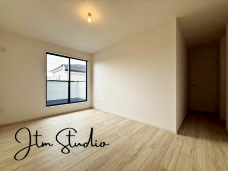 �Q�� �傫�ȑ�����̌����ӂ�閾�邢��ԁA������芰����e���̋�Ԃł���v���C�x�[�g�^�C�������D��ɉ��₩�Ɂc�B�������������͋C��a���܂���