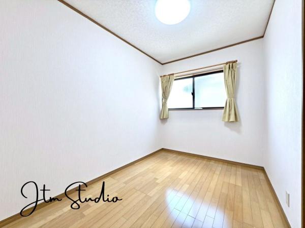 ���[ ��e�ʂ̔[�˕t����
���͎g��Ȃ��G�߂̕�����Օi�A���p�̔��~�A�|���p��ȂǁA�����ɕK�v�Ȃ��̂����ł����[�ł��܂���