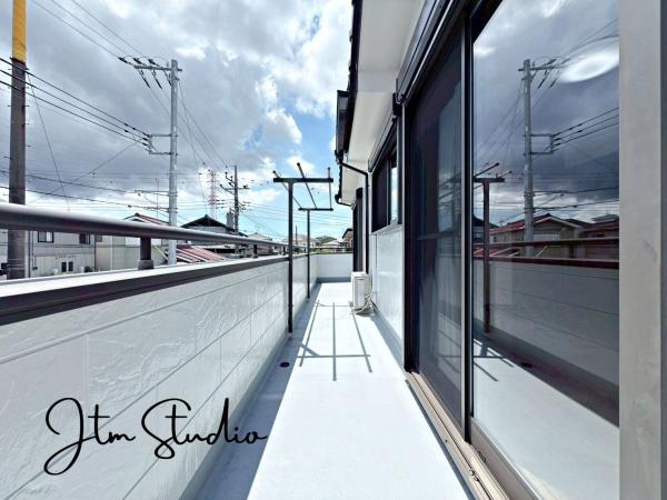 �Z�˂���̒��]�ʐ^ ���Ԃ͎��R�L���Ȍi�F�𒭂߂Ȃ���A��͐���₨���l�����Ȃ���A���Ƒ��̉�b���e�݂����ȃo���R�j�[�ł���