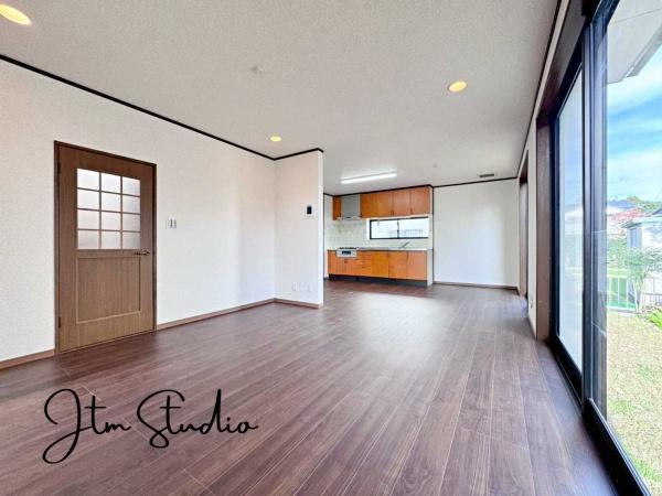 ���r���O �_�C�j���O�e�[�u���E�\�t�@�[�Z�b�g�E�s�u�{�[�h������Ƃ�������Ĕz�u�ł���L���ł��B�Ƌ�̃��C�A�E�g���V�����X�^�[�g�̊y���݂̈�ł��ˁ�