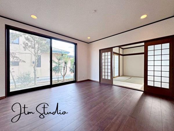 ���r���O �Ƒ������R�ƏW�܂�Ί�Ɖ�b���₦�Ȃ����r���O�́A���������Ȍ����������݁A�������Ƃ����L���Ƌ��S�n�̗ǂ������˔����Ă��܂��B�����̕�炵�Ɉ��S���ƖL�����������炵�A�Ƒ��݂�Ȃ��������؂ȋ�Ԃł���