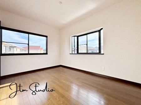 �m�� 2�ʍ̌����m�ۂ������邢�����́A���ʂ����ǂ��A��ϋ��S�n�̗ǂ���Ԃł��B
�傫�ȑ�����̌����ӂ�閾�邢��ԁA���S�n�ǂ��A������芰����e���̋�Ԃł���