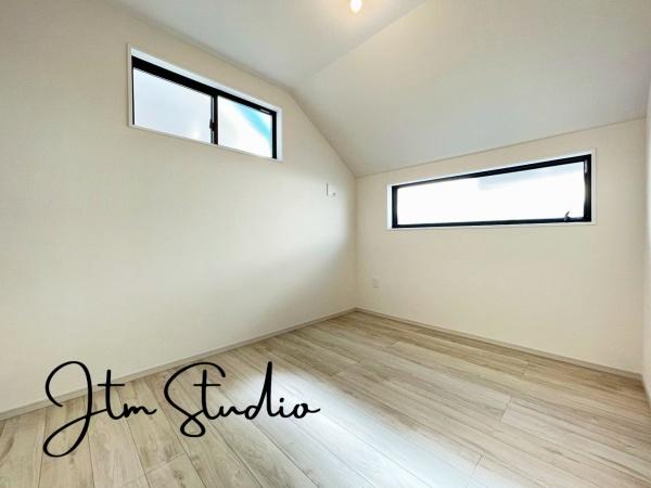 �m�� 2�ʍ̌����m�ۂ������邢�����́A���ʂ����ǂ��A��ϋ��S�n�̗ǂ���Ԃł��B
�傫�ȑ�����̌����ӂ�閾�邢��ԁA���S�n�ǂ��A������芰����e���̋�Ԃł���