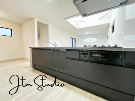 �L�b�`�� ���������薾�邳�ƒʕ��ǂ����ŉ��K�ɂ���������[���L�x�ŁA�ׁX�����������₩���΂钲�������X�b�L���Еt���L�b�`�������ł������ɕۂĂ܂���