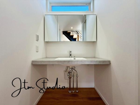 ���ʑ�E���ʏ� ��^�̋����ݒu���ꂽ���ʑ�́A���Ƒ��������ɐg�x�x�����Ă����K�Ɏg���܂������[���L�x�ŁA�U�炩��₷�����ʑ�������������ۂĂ܂��B���t���Ŋ��C���ł��A���������ȋ�Ԃ��ێ��ł���̂����͂ł���